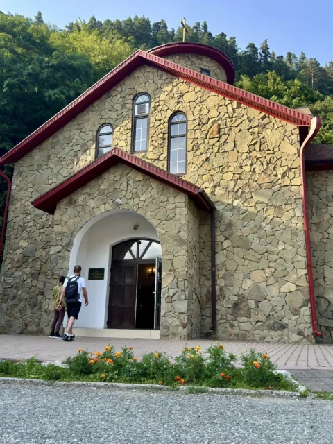 Домбай и Архыз: осенние склоны, панорамы и термальные источники