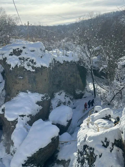 Январская Адыгея: Лаго-Наки, пещеры, водопады и термы