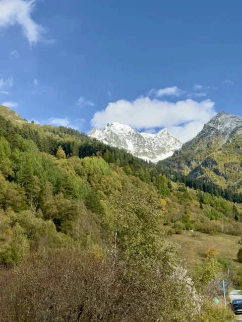 Домбай и Архыз: осенние склоны, панорамы и термальные источники