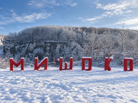 Январская Адыгея: Лаго-Наки, пещеры, водопады и термы